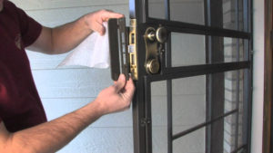 How Much Does a Auto Locksmith Cost? Price Breakdown 2025