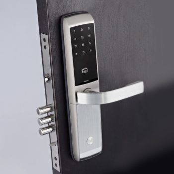 How Much Does a Auto Locksmith Cost? Price Breakdown 2025