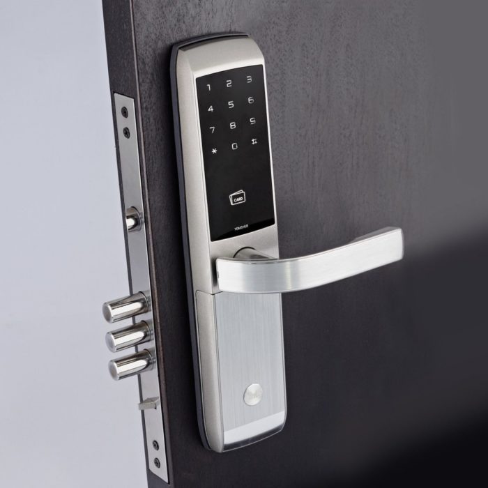 How Much Does a Auto Locksmith Cost? Price Breakdown 2025