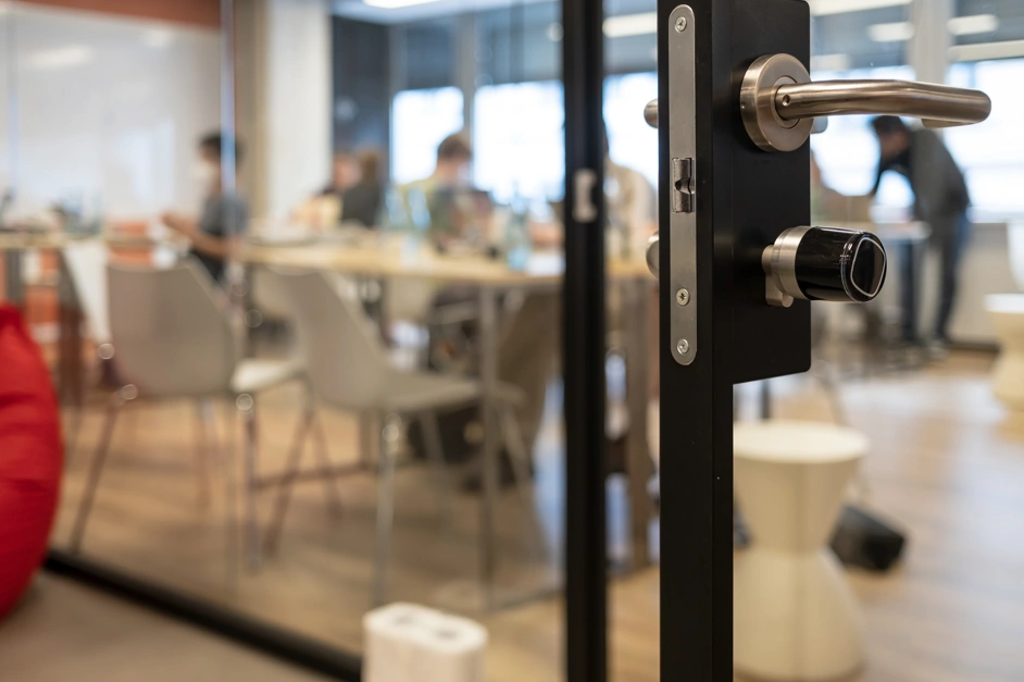 Digital vs Mechanical Locks for Offices